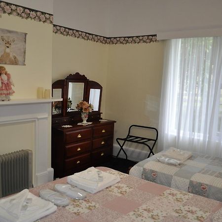 Roslyn House Bed & Breakfast Bushy Park Екстериор снимка