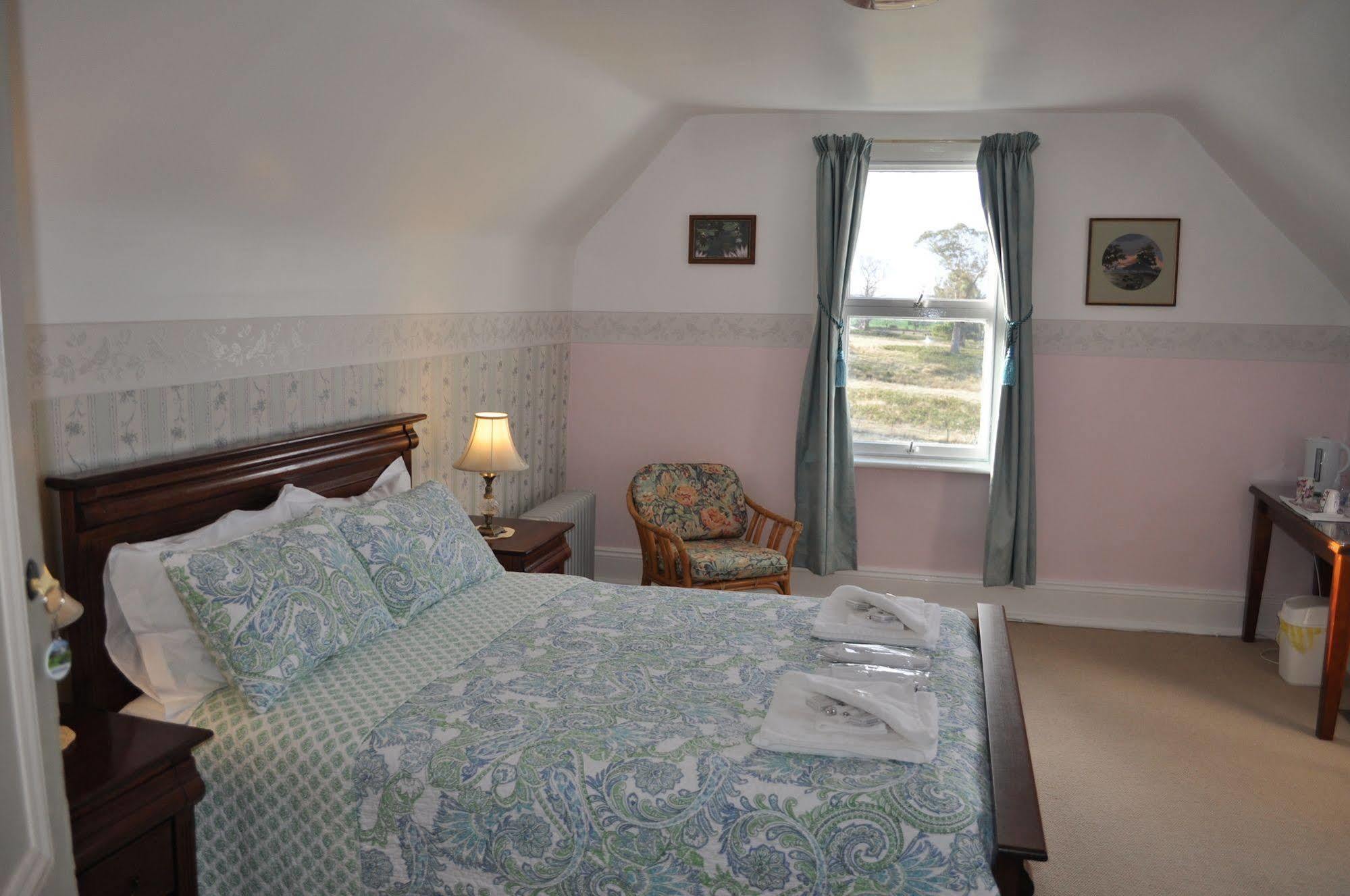 Roslyn House Bed & Breakfast Bushy Park Екстериор снимка