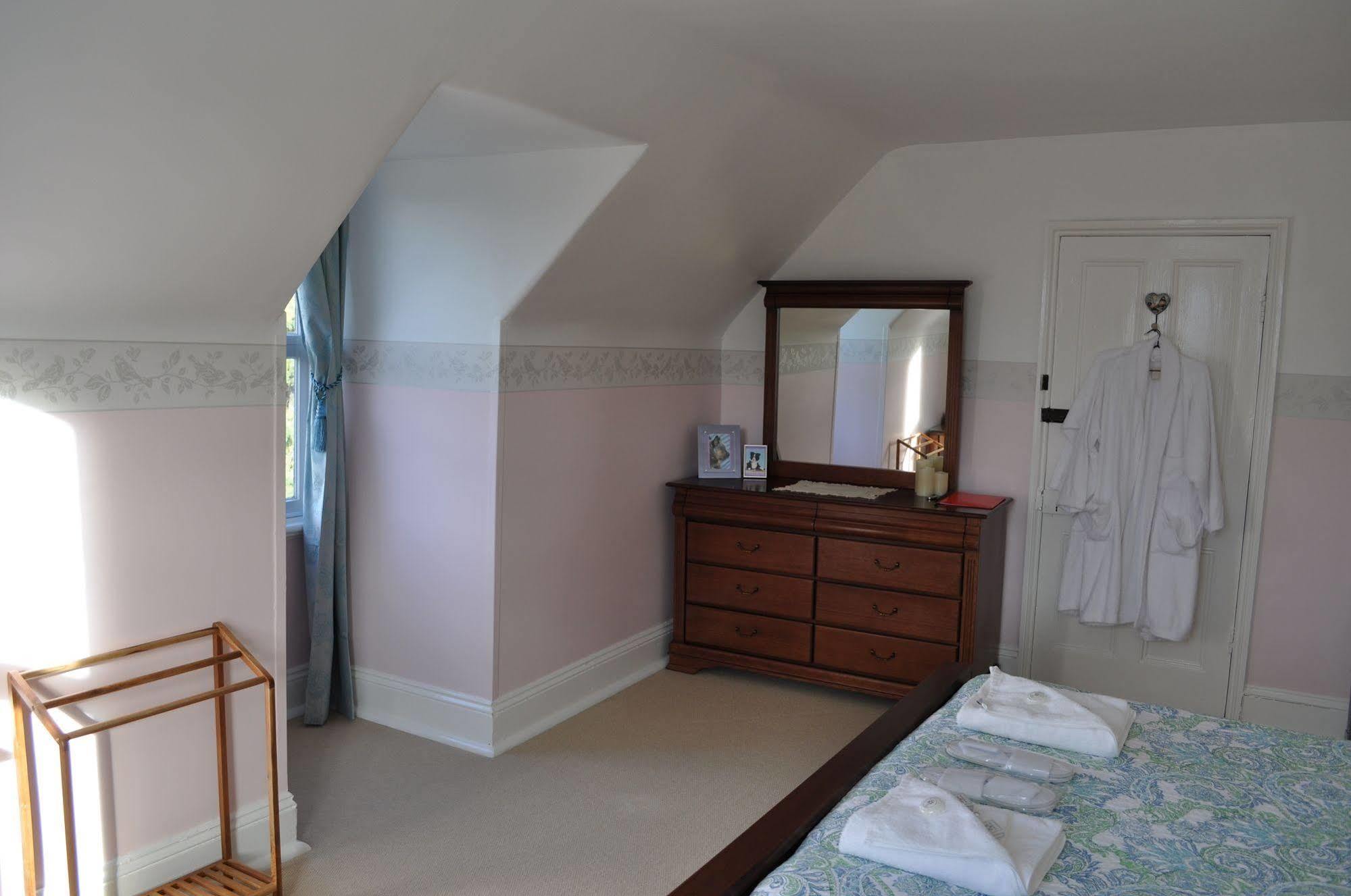 Roslyn House Bed & Breakfast Bushy Park Екстериор снимка