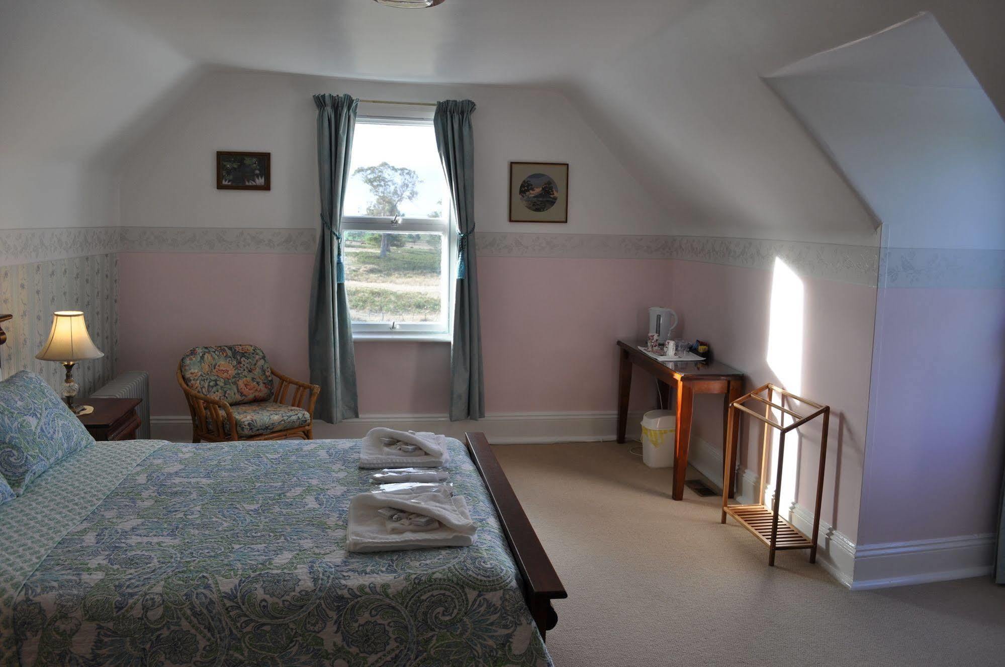 Roslyn House Bed & Breakfast Bushy Park Екстериор снимка