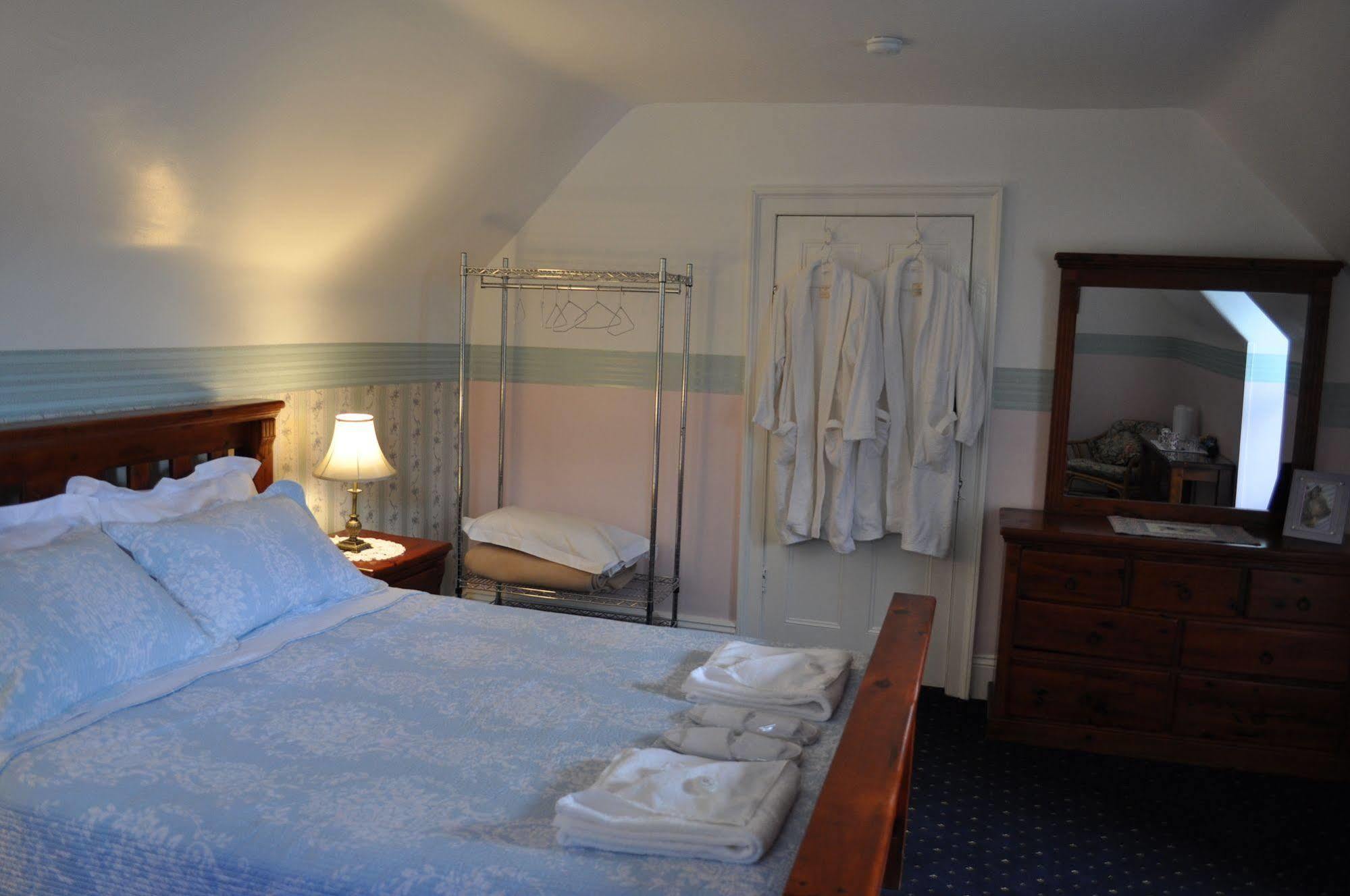 Roslyn House Bed & Breakfast Bushy Park Екстериор снимка