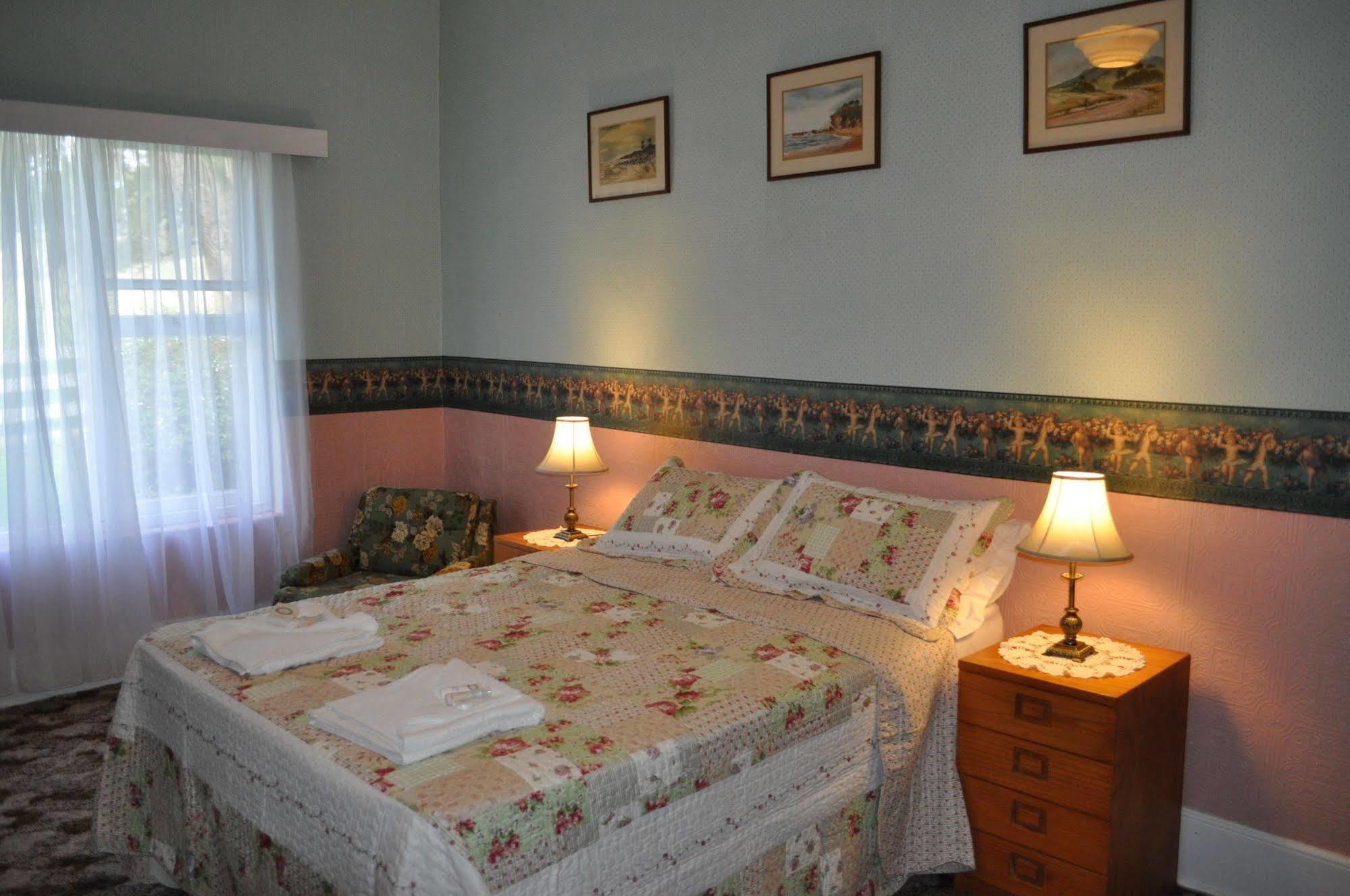 Roslyn House Bed & Breakfast Bushy Park Екстериор снимка